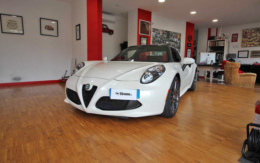 Alfa Romeo 4C Spider 1750 TBi (2015)