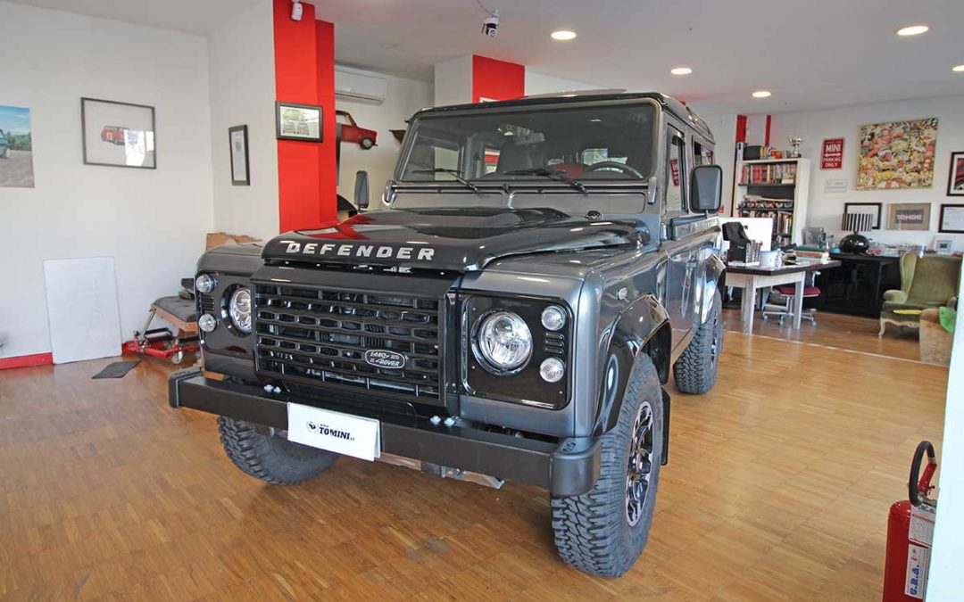 Land Rover Defender 90 2.2 TD4  Adventure Edition 600 unità (2015)