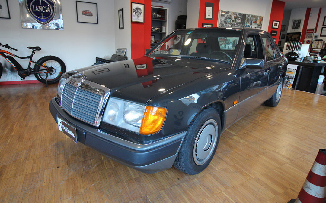 Mercedes Benz W124 Berlina E 200 (1990)