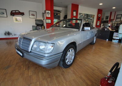 Mercedes-Benz 300 Cabrio CE-24 C124 220 cv (1993)